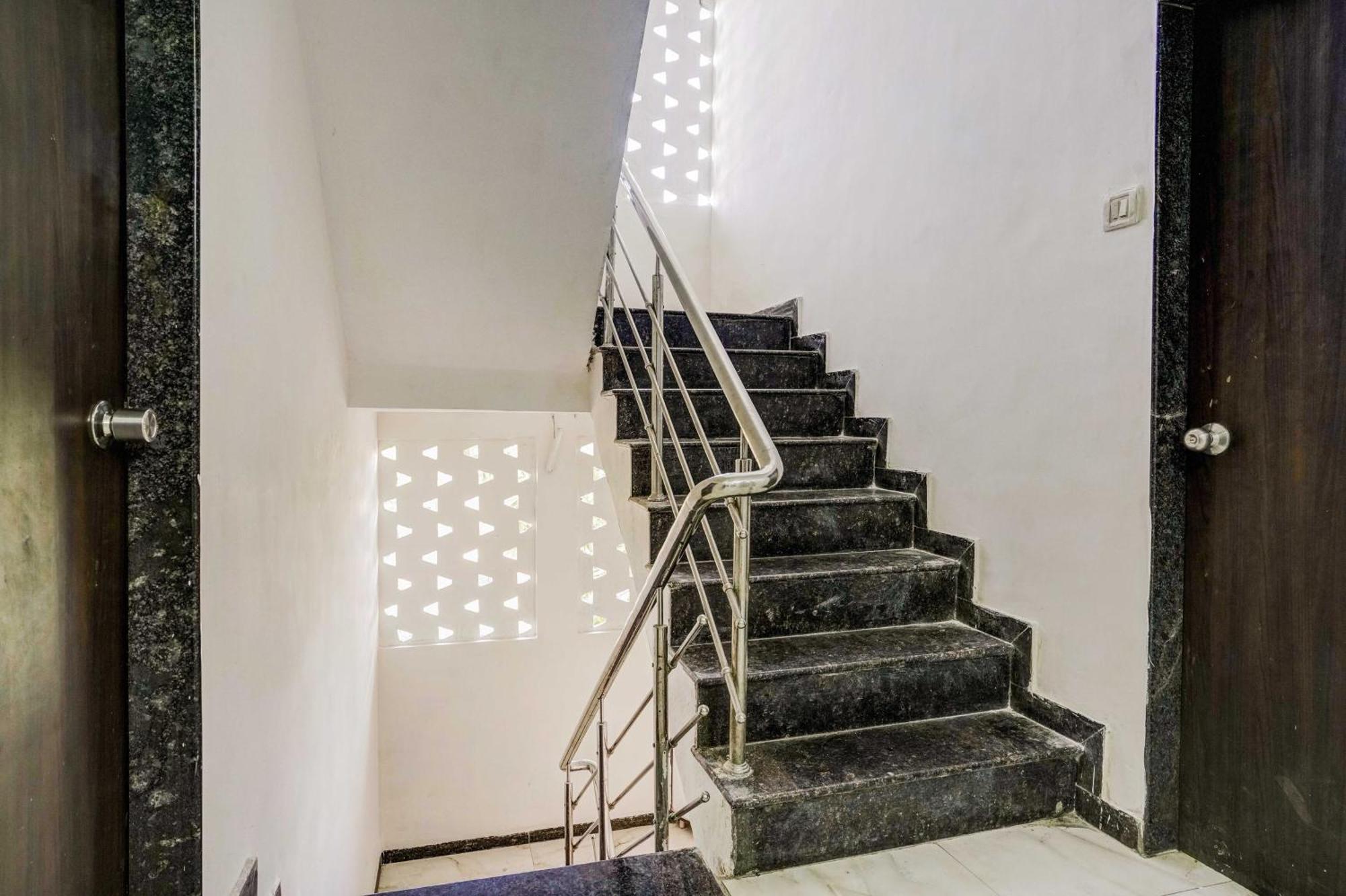 Super Hotel O Nashik Near Vijay Mamta Theatre Formerly Sahara Inn Exterior foto